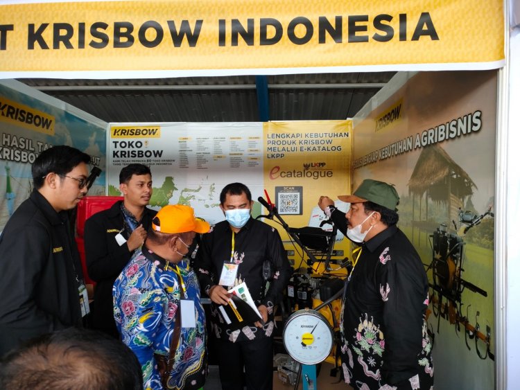 Pra-Penas Petani & Nelayan di Maros Sulsel, Bupati Mashuri Perlihatkan Beras Asal Bungo