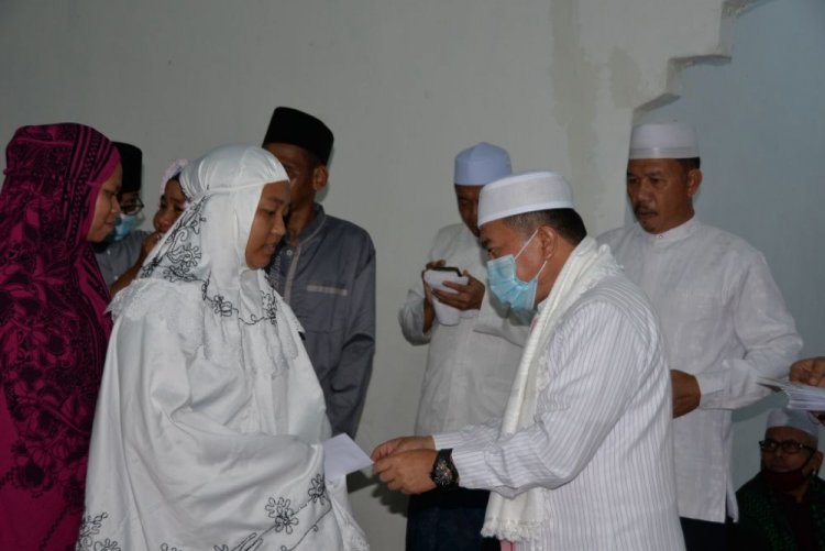 Gubernur Jambi Al Haris Berikan Bantuan Bagi Anak Yatim