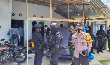 Diduga Teroris, Pedagang Kerupuk di Sungaigelam Ditangkap Densus 88