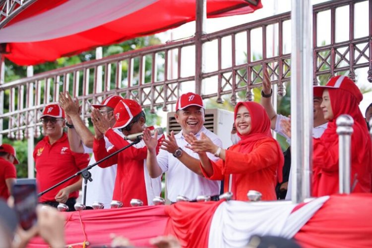 Ribuan Masyarakat Jambi Antusias Saksikan Pawai Pembangunan