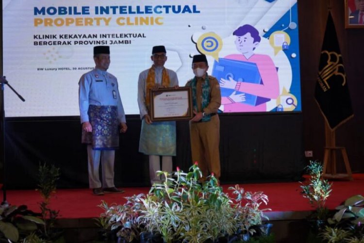 Gubernur Al Haris Imbau UMKM Daftarkan Merek Produk ke Kemenkumham