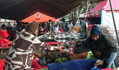 Risma Bawa Bantuan untuk Korban Gempa Cianjur di RSUD Sayang: Kita Siapkan Tenda-tenda