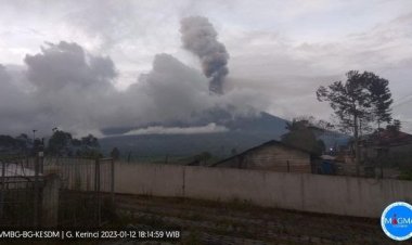 Gunung Kerinci Erupsi, Kolom Abu Hingga 1.200 Meter