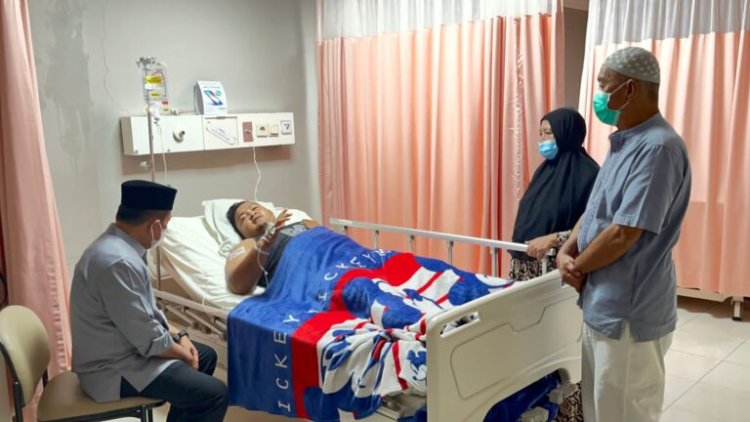 Gubernur Al Haris Jenguk Wartawan Korban Pembacokan