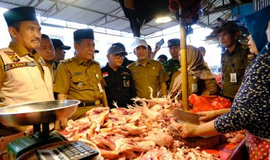 Jelang Lebaran, Wagub Sani Sidak Pasar Pastikan Harga Bahan Pokok Stabil & Stok Aman