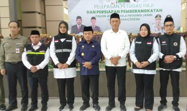 Lepas Petugas Haji, Al Haris Minta Layani dan Awasi Calon Jamaah Haji Asal Jambi