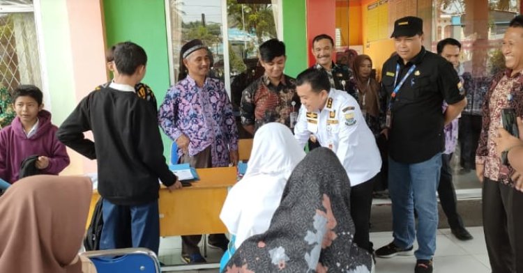 Gubernur Al Haris Tinjau PPDB Tingkat SMA dan SMK di Tiga Kabupaten