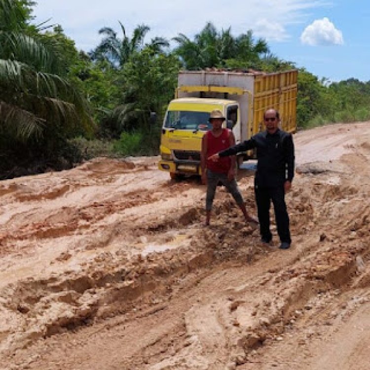 Pandangan Umum, Fraksi PAN Usulkan Perbaikan Jalan Nyogan yang Sering Banjir
