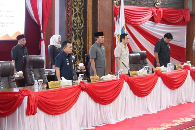 Gubernur Al Haris Beri Penjelasan Terhadap Dua Ranperda Pemprov Jambi