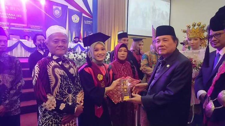 Universitas Muara Bungo Gelar Wisuda XV, Ini Harapan Ketua Yayasan