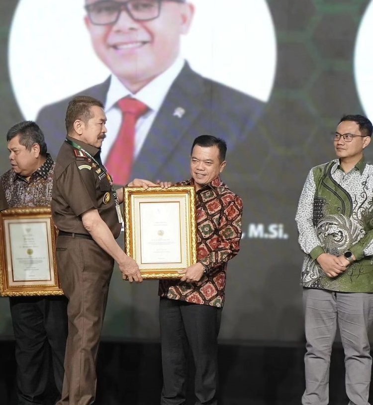 Gubernur Jambi Raih Penghargaan R Soeprapto Award 2024, Tetap Solid Mendukung Kejaksaan