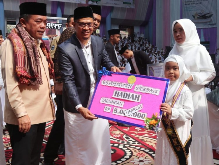 Hafal Al Quran 30 Juz, Tiga Orang Siswa Sekolah Islam Terpadu Jambi Dapat Hadiah Umroh Gratis