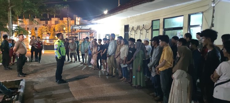 Diduga Genk Motor, Polres Bungo Amankan Sekelompok Remaja Nongkrong di Eks MTQ