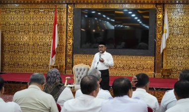 Pimpin Rapat Perdana, Pjs. Gubernur Sudirman Pastikan Pembangunan dan Pelayanan Masyarakat Tetap Berjalan