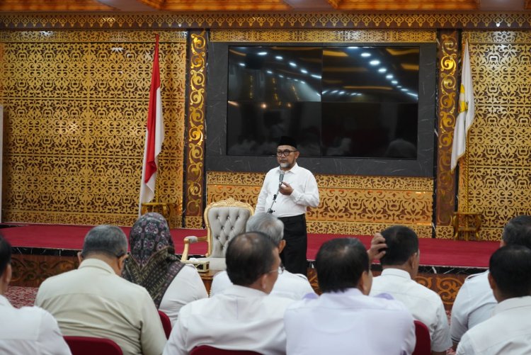 Pimpin Rapat Perdana, Pjs. Gubernur Sudirman Pastikan Pembangunan dan Pelayanan Masyarakat Tetap Berjalan