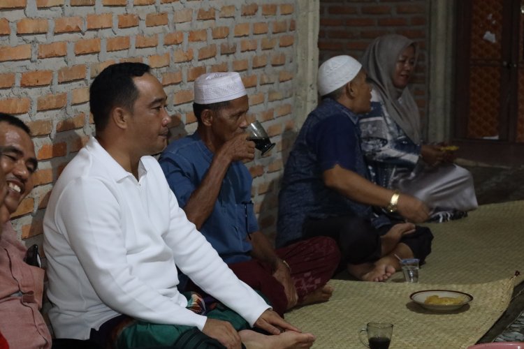 Serap Aspirasi Masyarakat, Jumiwan Aguza Bermalam di Batu Kerbau