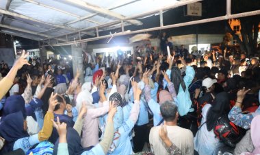 Gema Sholawat Sambut Jumiwan - Maidani Saat Masuk ke Arena Debat