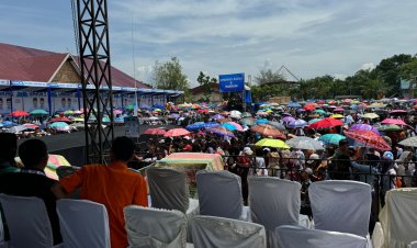 Kandidat Belum Datang, Massa Antusias Sudah Padati Lokasi Kampanye Jumiwan - Maidani