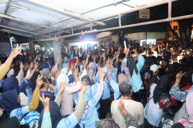 Gema Sholawat Sambut Jumiwan - Maidani Saat Masuk ke Arena Debat