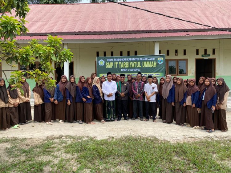 Hari Santri, Ketua DPRD Kabupaten Muaro Jambi Sambangi SMP IT Tarbiyatul Ummah