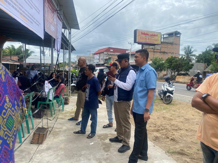 Kadis Kominfo Bersama Ketua DPRD Provinsi Jambi Pantau Perhitungan Suara di TPS 3 Muara Bulian