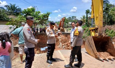 Kapolres Bungo Pantau Progres Pemasangan Jembatan Bailey di Jalur Nasional Terdampak Banjir