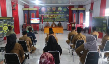 Satgas TMMD dan Polres Tebo Lakukan Penyuluhan Hukum - Kamtibmas di Desa Teluk Kuali