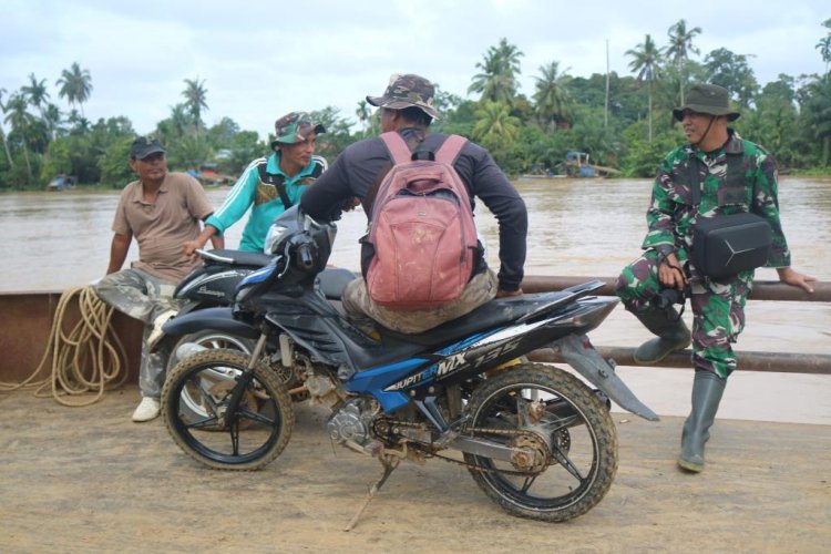 Pelda Rudi Lakukan Komsos Soal Penerimaan TNI ke Warga