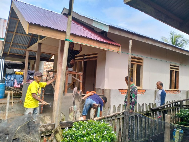 Satgas TMMD dan Warga Berjibaku Renovasi Rumah Tak Layak Huni