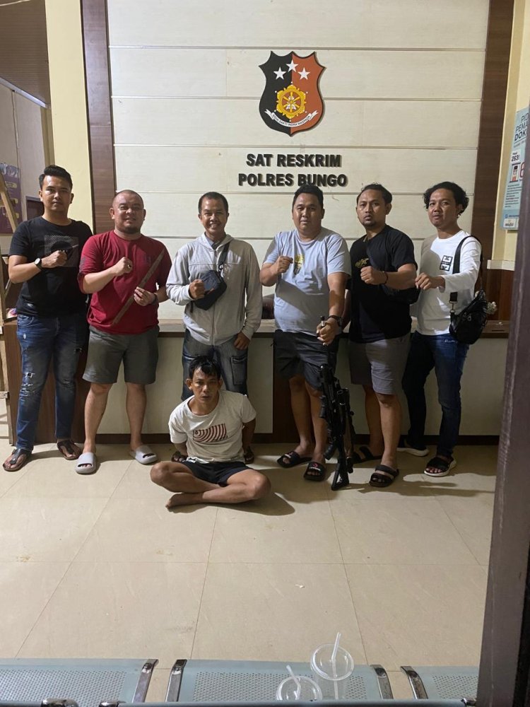 Tak Hanya KDRT dan Lukai Anak, Pria di Bungo Ditangkap Bawa Senapan Mirip M16