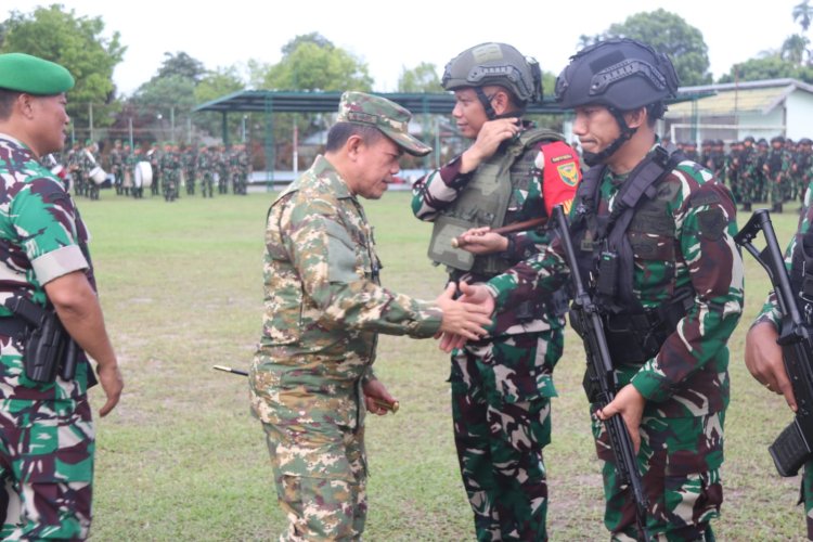 Gubernur Al Haris Pimpin Upacara Pelepasan 480 SATGAS Papua Batalyon 142/Ksatria Jaya