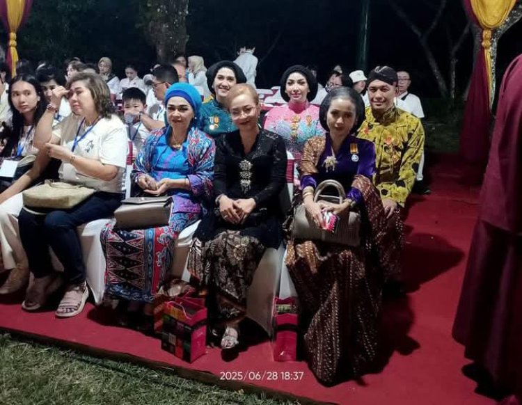 Masyarakat Adat Nusantara Ikuti Upacara Api Homa dan Suran Malam Purnama di Candi Borobudur