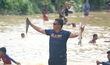 Dandim 0416/Bute Letkol Dedy Pungky Hadiri Tradisi Lubuk Larangan: Ajak Warga Jaga Alam, Serahkan Bantuan untuk Masjid