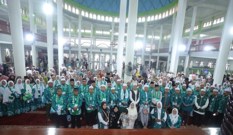 Jemaah Umrah Diberangkatkan Arasy Tour, Tim ARASY Siap Dampingi Langsung Hingga Tanah Suci