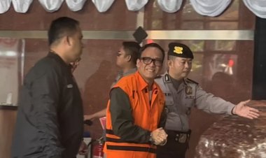 Wamenaker Immanuel Ebenezer Menangis Saat Digiring KPK