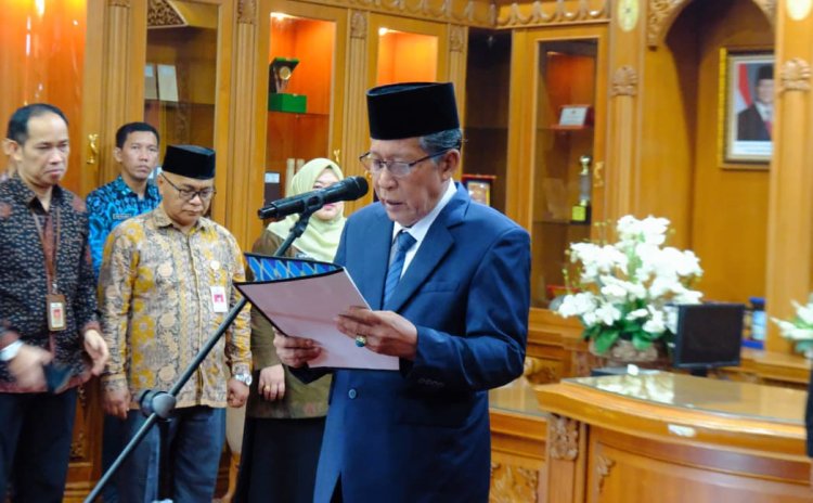 Wagub Sani Lantik Empat Pejabat Eselon II