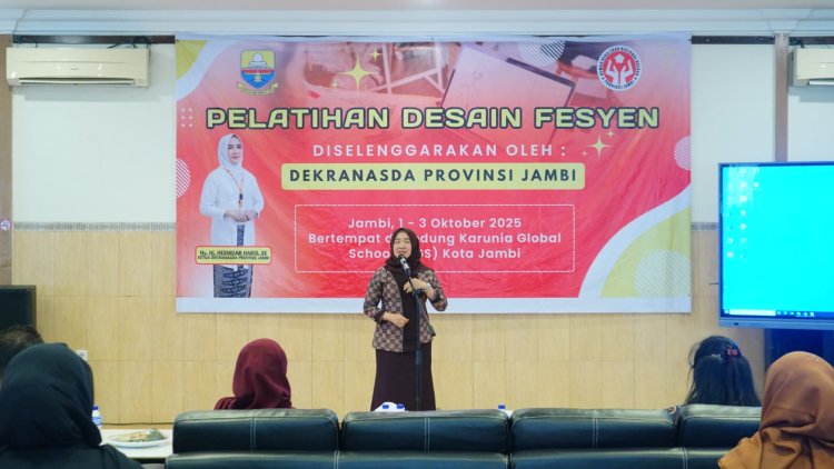 Wastra Jambi Naik Kelas, Hj. Hesti Haris Buka Pelatihan Desain Fesyen