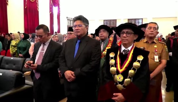 UMB Gelar Wisuda Angkatan XVII, Rektor Lepas 213 Sarjana Terbaik