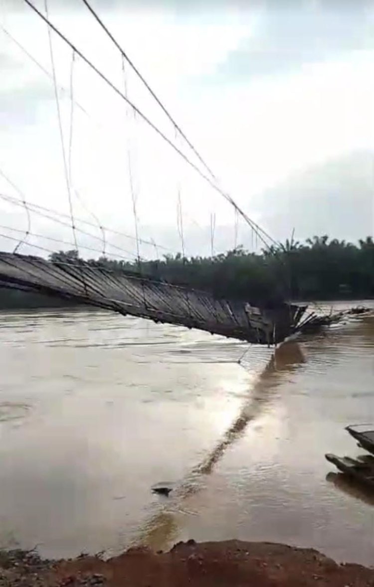 Jembatan Gantung Dusun Sepunggur Ambruk Total, Aktivitas Warga Lumpuh