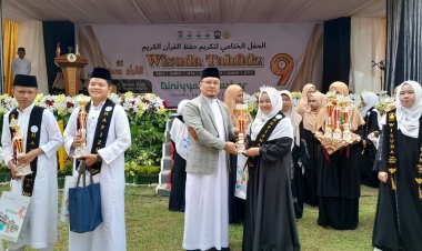 Suasana Haru Wisuda Tahfidz Diniyyah Al-Azhar Indonesia, Direktur Pendidikan Dorong Santri Menjadi Generasi Global Berkarakter Qur'ani