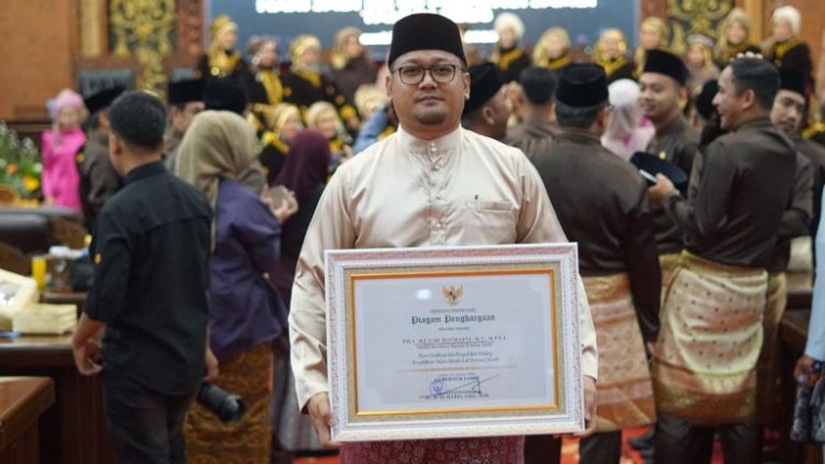 Dari Doa Seorang Ibu, Lahir Ribuan Generasi: Kisah Perjuangan Umi Hj. Rosmaini yang Mengubah Wajah Pendidikan Jambi