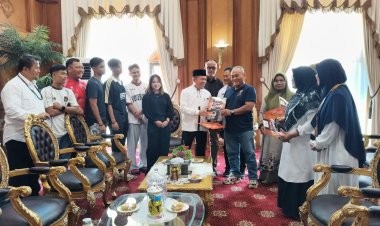 Tunaikan Janji, Gubernur Al Haris Umrohkan Orang Tua Peraih Emas PON Aceh–Sumut