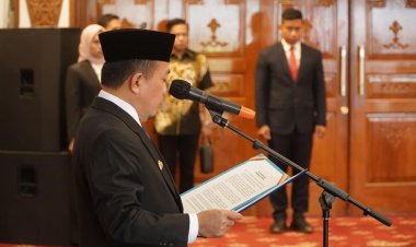 Lantik Sudirman sebagai Komisaris Utama Bank Jambi, Gubernur Al Haris Minta Pembenahan dan Kemandirian Bank Jambi