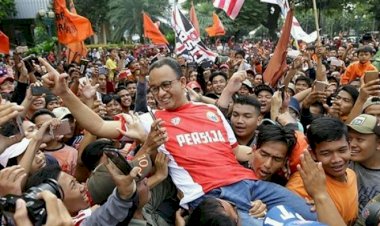 Anies Rencanakan PNS Pemprov DKI Gunakan Baju Persija