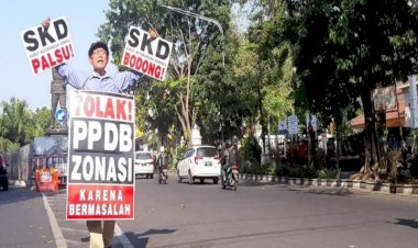 Seorang Warga Solo Aksi Tolak Sistem PPDB