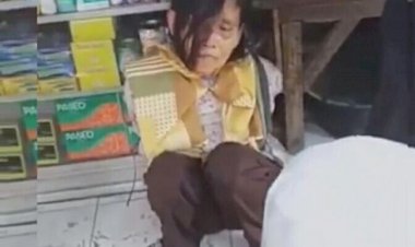 Pedih!! Nenek Pencuri Beras Ini Tangan Diikat dan Kaki Diinjak