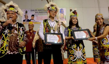 Ahok Dapat Gelar Kehormatan Masyarakat Dayak