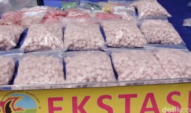 Begini Aksi Polisi Riau Menyamar Tangkap Mahasiswi Cantik Pengedar Ekstasi