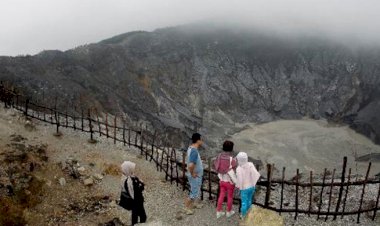 BREAKING NEWS! Gunung Tangkuban Parahu Erupsi
