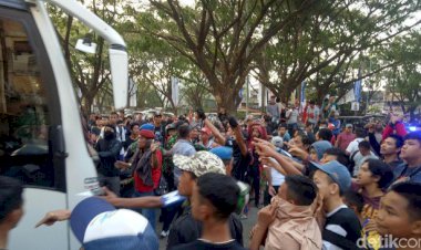 Bus Persija Dilempari di Stadion Mattoanging Makassar